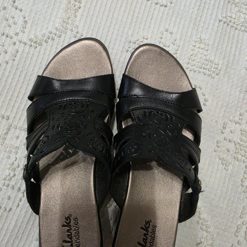 Clark's Women's Black Wedge Slip On Sandals Size 7.5 Medium Casual Versatile
